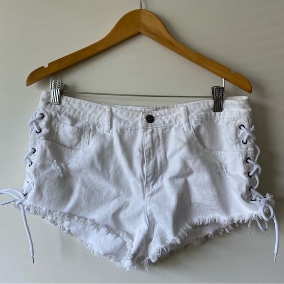 Forever 21 100% Cotton Distressed Lace Up Denim Shorts Size 29 - Picture 1 of 13